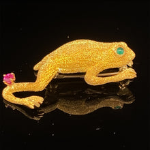 Load image into Gallery viewer, gold animal pin brooch jewelry frog