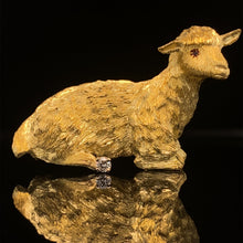 Cargar imagen en el visor de la galería, gold animal pin brooch LAMB jewelry