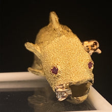 Cargar imagen en el visor de la galería, gold fish animal pin brooch jewelry pickerel esox niger pike