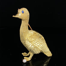 Cargar imagen en el visor de la galería, Gold animal pin brooch goose