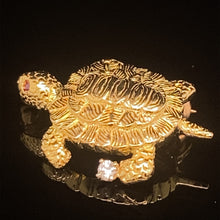 Cargar imagen en el visor de la galería, gold animal pin brooch jewelry turtle