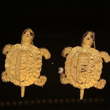 Cargar imagen en el visor de la galería, gold animal pin brooch jewelry turtle