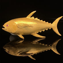Cargar imagen en el visor de la galería, gold animal pin brooch jewelry fish tuna