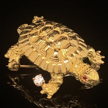 Cargar imagen en el visor de la galería, gold animal pin brooch jewelry turtle