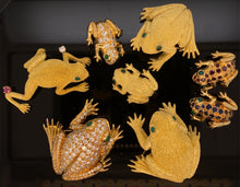 Load image into Gallery viewer, Frog, extended Leg with One Diamond and a red Ruby
