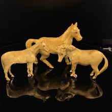 Cargar imagen en el visor de la galería, gold animal pin brooch horse jewelry