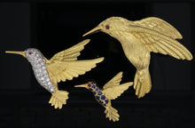 Load image into Gallery viewer, Gold animal pin brooch HummingBird