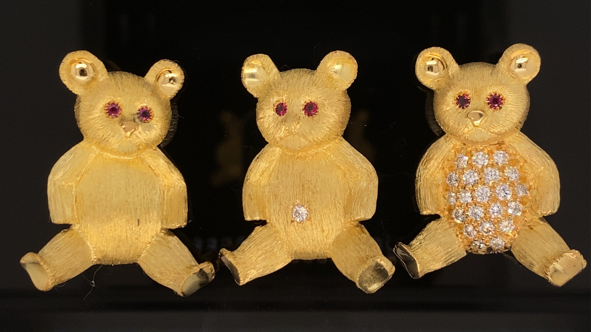 Bear, small Teddy Bear, Diamond Tummy – 18K Gold Animal Pins/Brooches