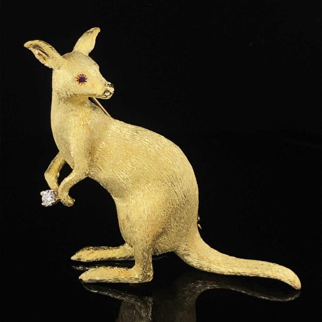 Gold animal pin brooch kangaroo