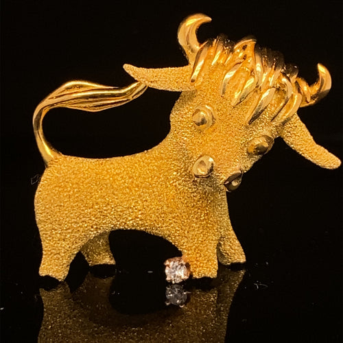 gold pin brooch jewelry animal zodiac sign van cleef arpels taurus