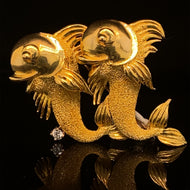 gold fish animal pin brooch jewelry zodiac sign van cleef arpels pisces