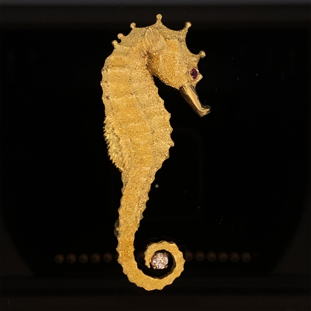 gold fish animal pin brooch jewelry seahorse