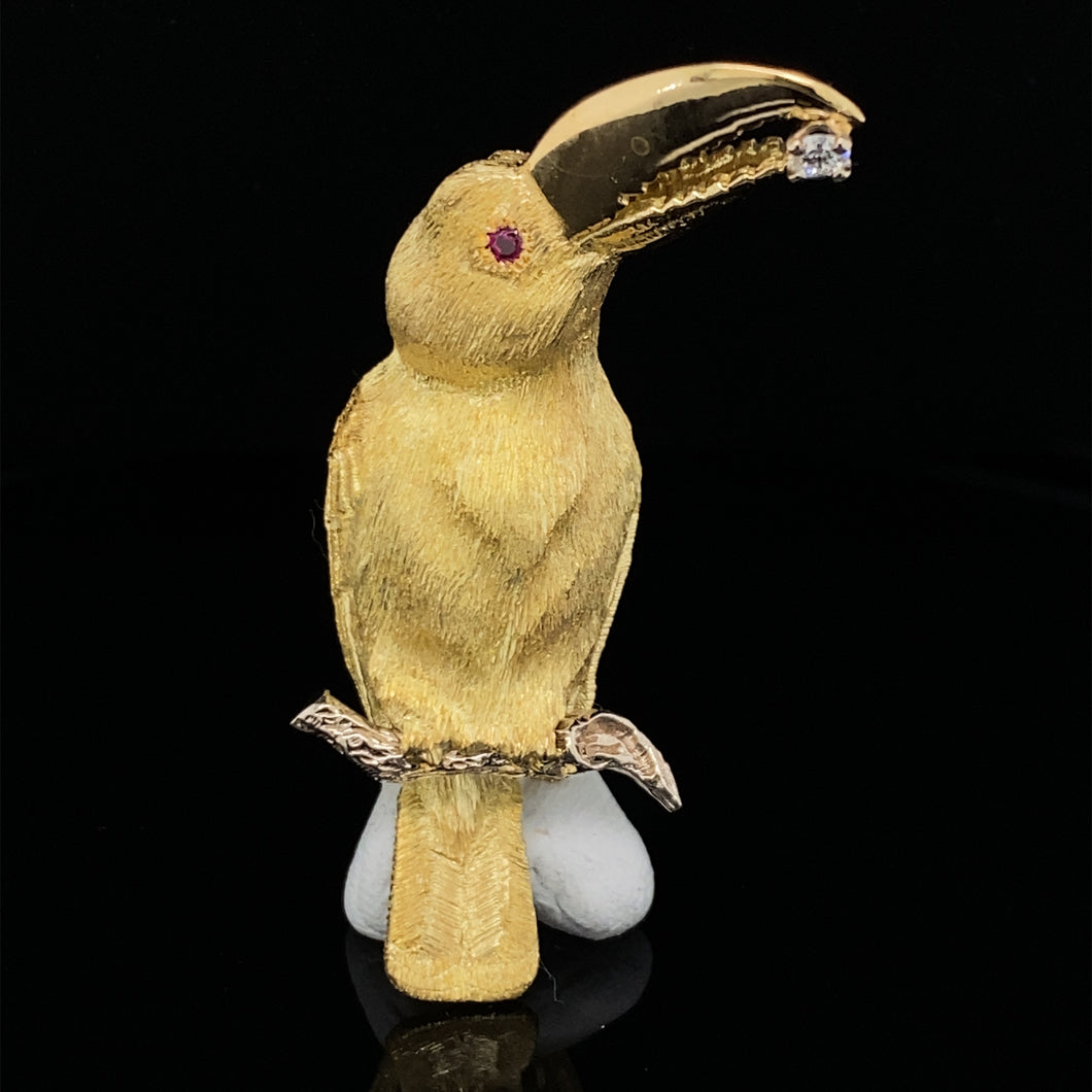 Gold animal pin brooch toucan