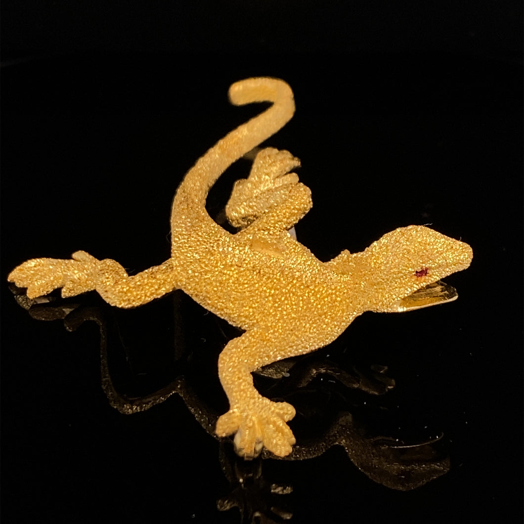 gold animal pin brooch jewelry Salamander