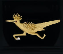 Load image into Gallery viewer, gold animal pin brooch roadrunner
