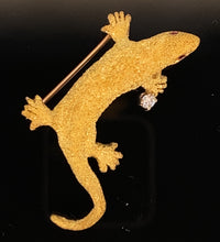 Load image into Gallery viewer, gold animal pin brooch jewelry Lizard
