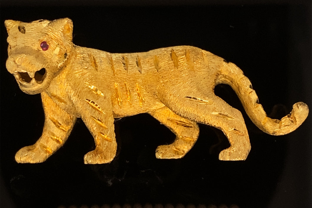 gold animal pin brooch jewelry tiger