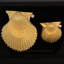 Load image into Gallery viewer, gold pin brooch jewelry Scallop
