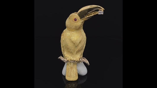Gold animal pin brooch toucan