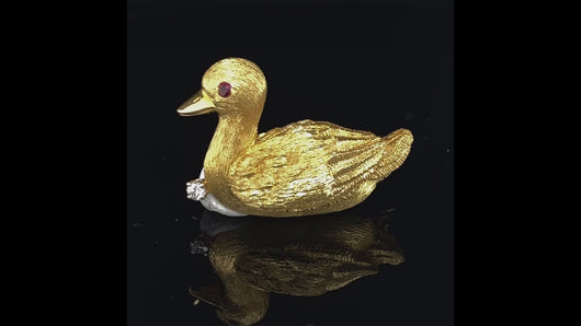 Animal Duck gold pin brooch